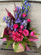 Load image into Gallery viewer, Valentine’s Florist Choice
