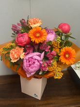 Load image into Gallery viewer, Florist’s Choice
