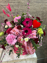 Load image into Gallery viewer, Valentine’s Hatbox 💌
