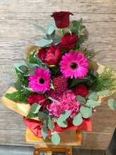 Load image into Gallery viewer, Florist’s Choice
