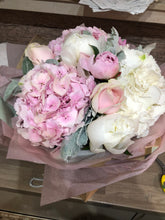 Load image into Gallery viewer, Pastel Florist Choice
