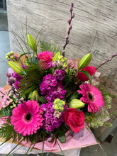 Load image into Gallery viewer, Valentine’s Florist Choice
