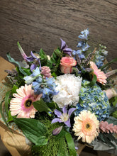 Load image into Gallery viewer, Pastel Florist Choice
