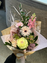 Load image into Gallery viewer, Valentine’s Florist Choice
