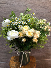 Load image into Gallery viewer, Valentine’s Florist Choice
