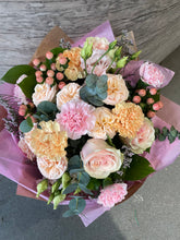 Load image into Gallery viewer, Valentine’s Florist Choice
